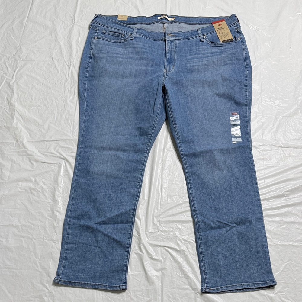 Levi's Women's Plus Size Classic Straight Jeans. Light Blue. Size 24W. New